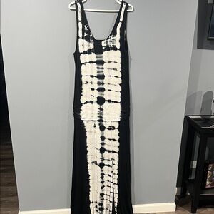 VENUS Monochrome Tie-Dye Maxi Dress